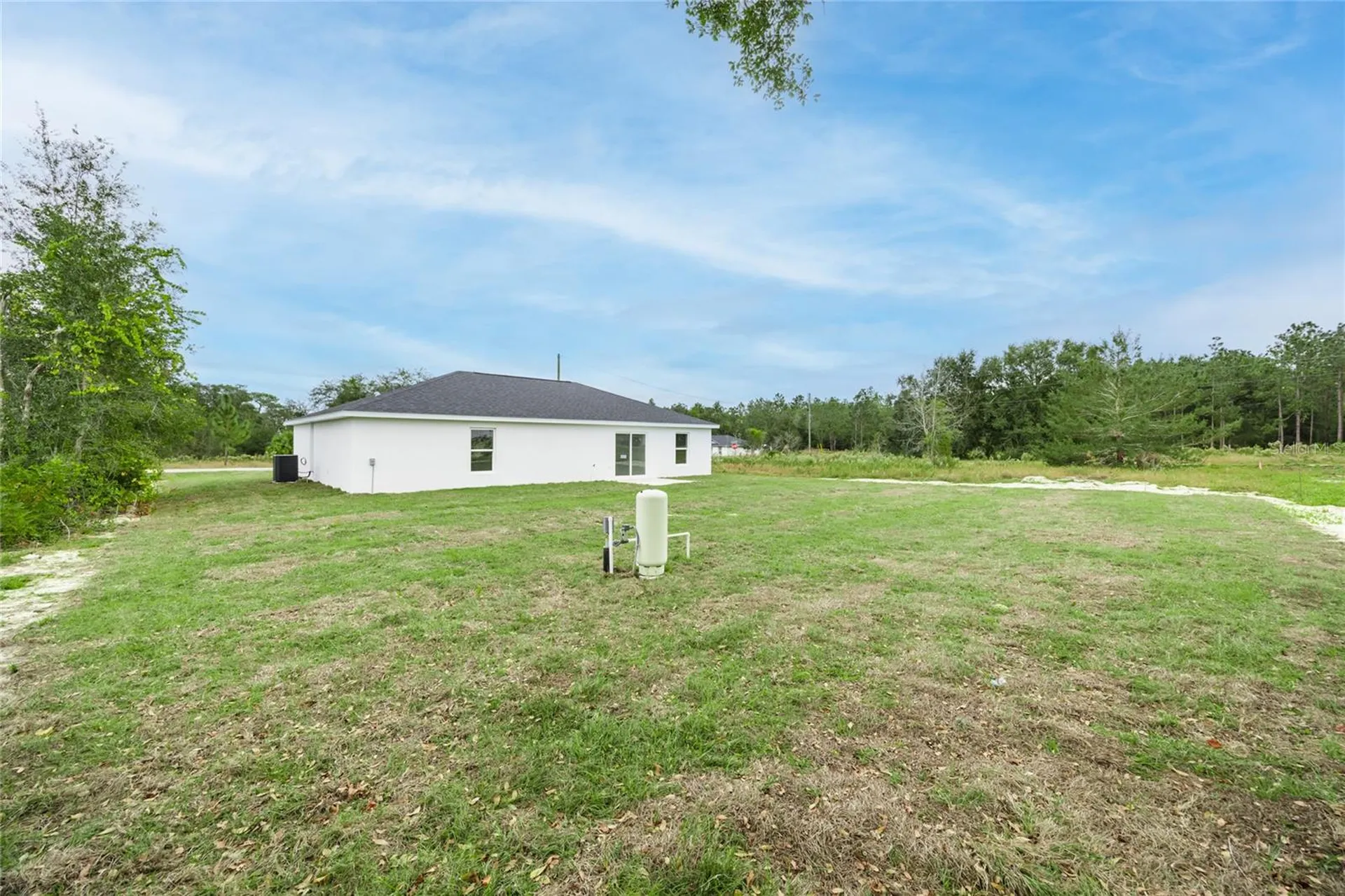 18 Malauka Loop Pass Ocklawaha FL 32179