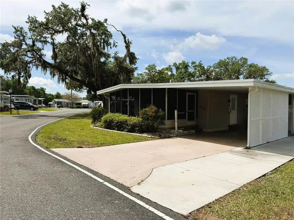 139 Royal Palm Drive Leesburg FL 34748