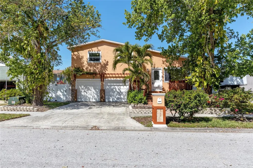 8672 Rue Chateaux Drive Seminole FL 33777
