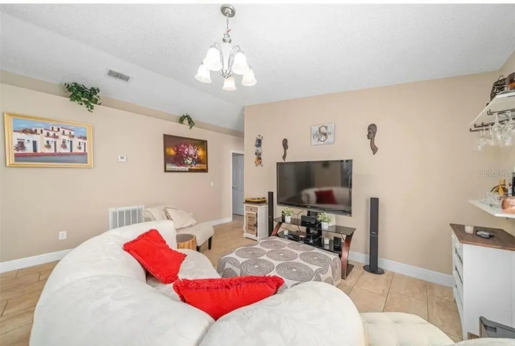 2733 Mayer Street Orlando FL 32806