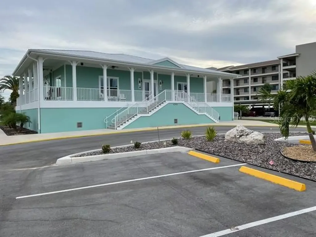 2042 N Pointe Alexis Drive Tarpon Springs FL 34689