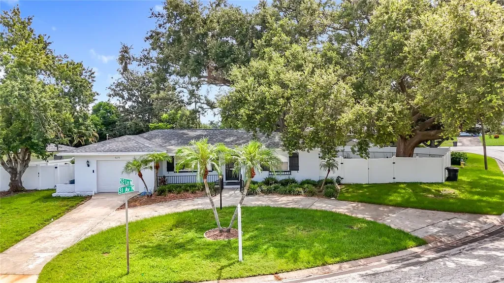 5271 31st Avenue N St Petersburg FL 33710