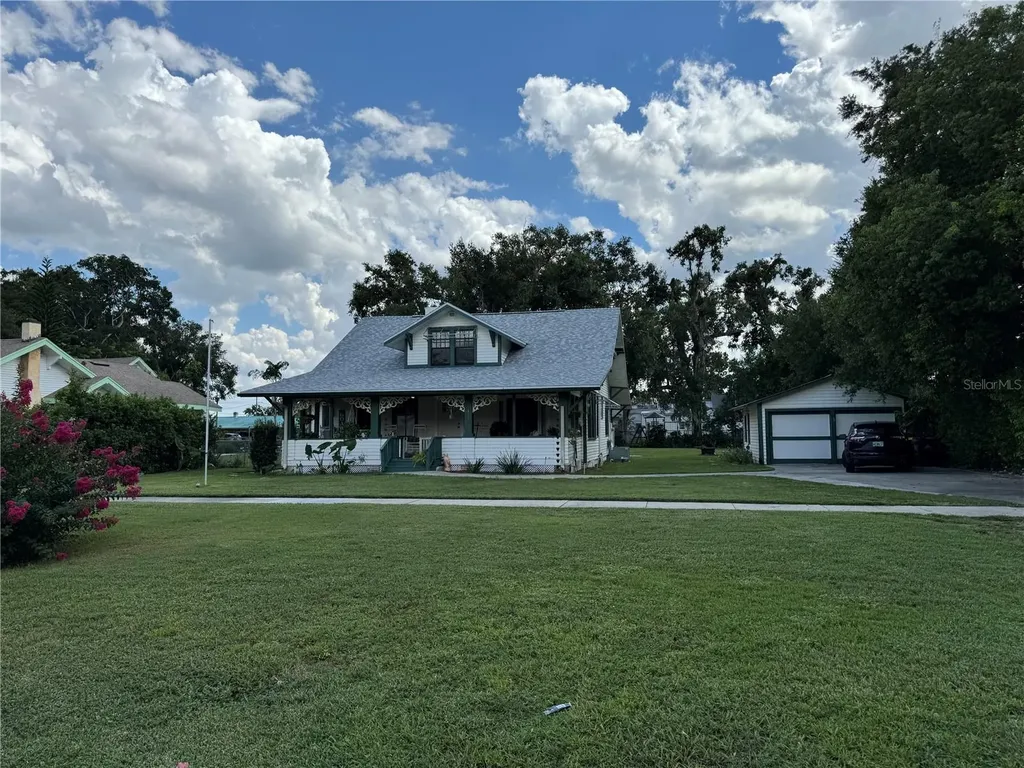 561 W Minneola Avenue Clermont FL 34711
