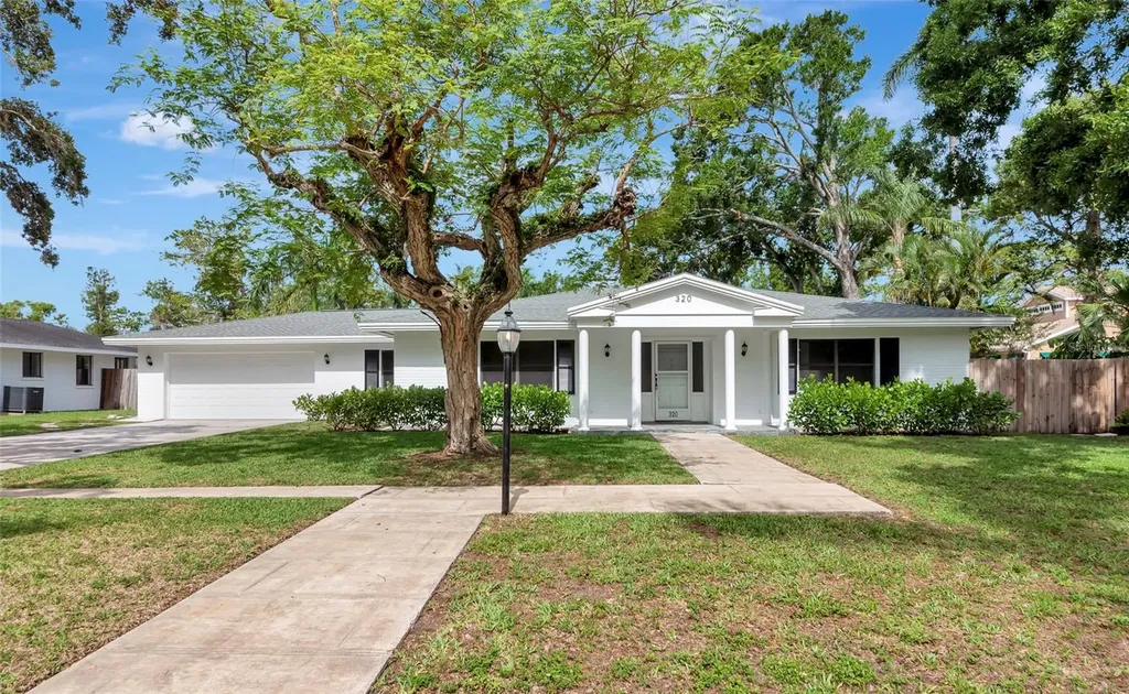 320 25th Street W Bradenton FL 34205