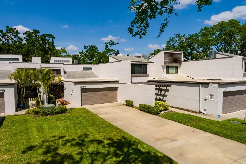 4207 Fairway Run Tampa FL 33618