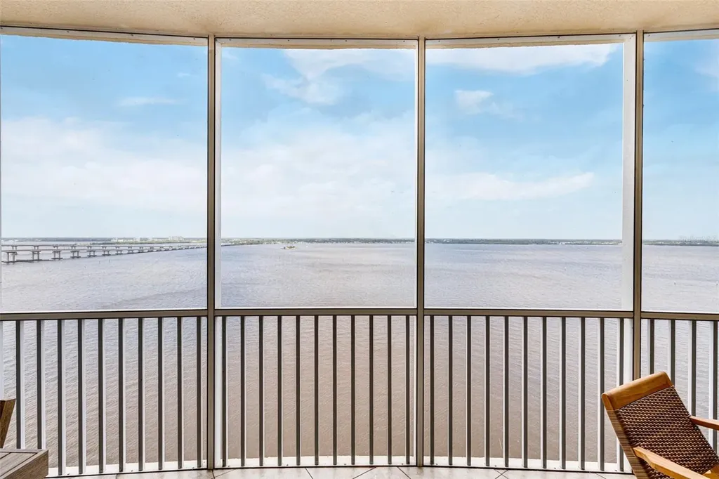 2745 1st Street Fort Myers FL 33916