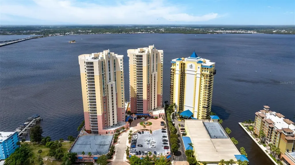 2745 1st Street Fort Myers FL 33916