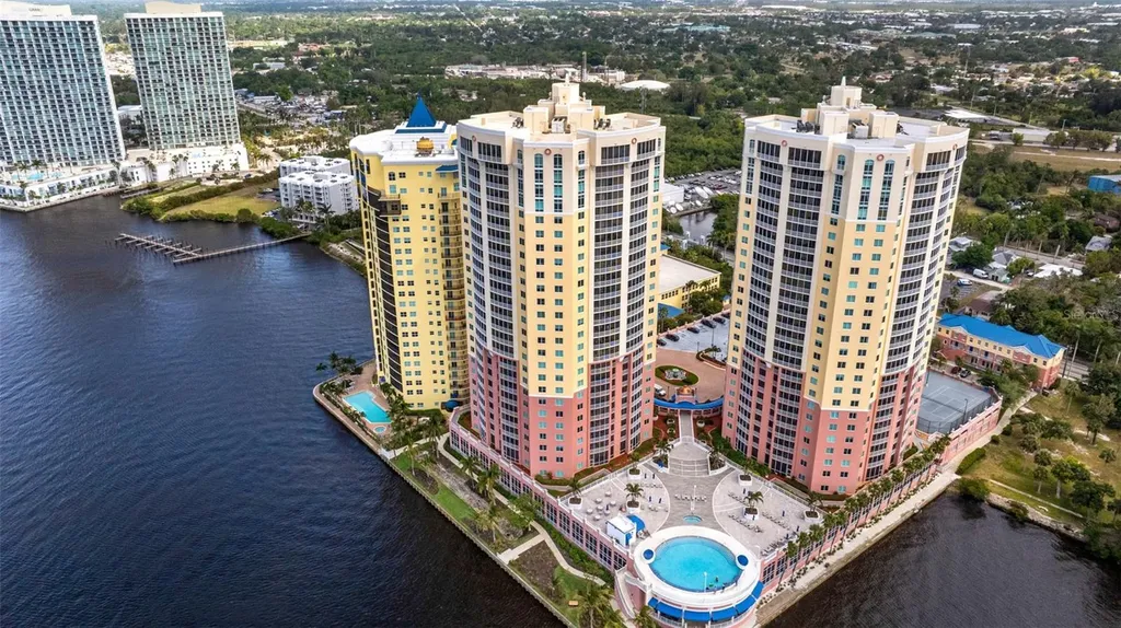 2745 1st Street Fort Myers FL 33916