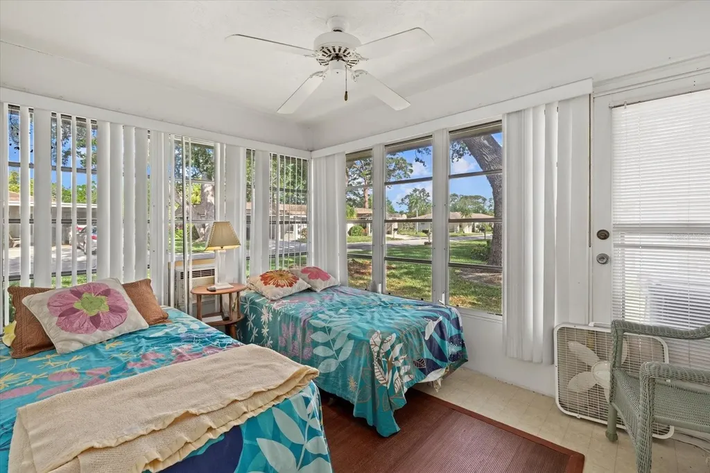 1343 Glendale Circle W Sarasota FL 34232