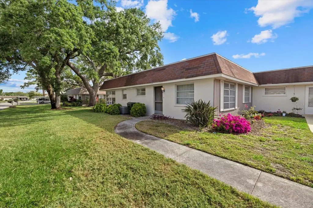 1343 Glendale Circle W Sarasota FL 34232