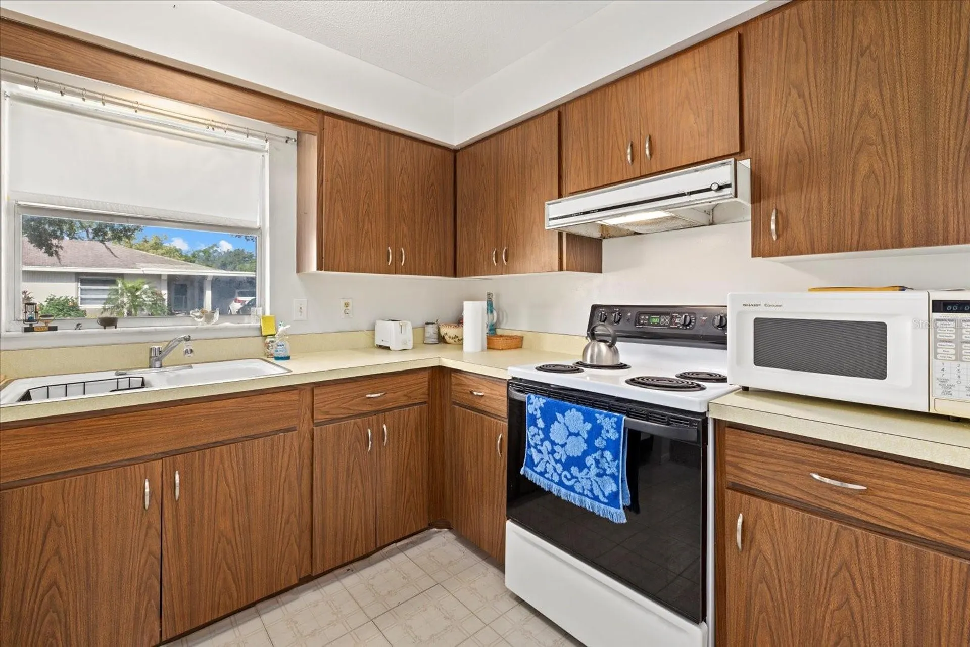 1343 Glendale Circle W Sarasota FL 34232