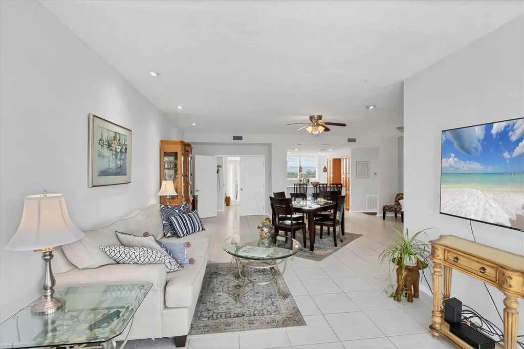 7334 Regina Royale Sarasota FL 34238