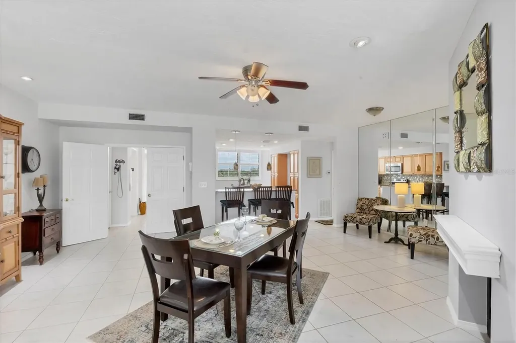 7334 Regina Royale Sarasota FL 34238
