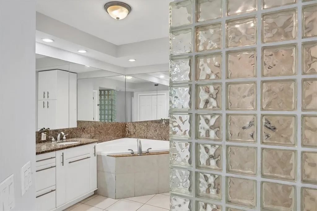 7334 Regina Royale Sarasota FL 34238