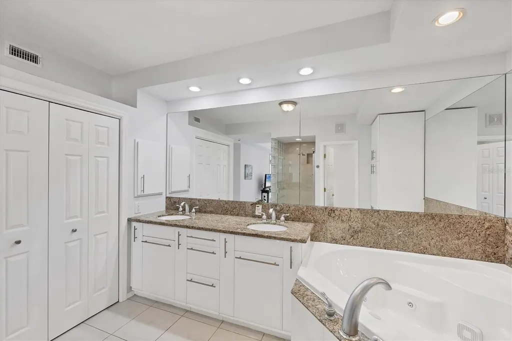 7334 Regina Royale Sarasota FL 34238