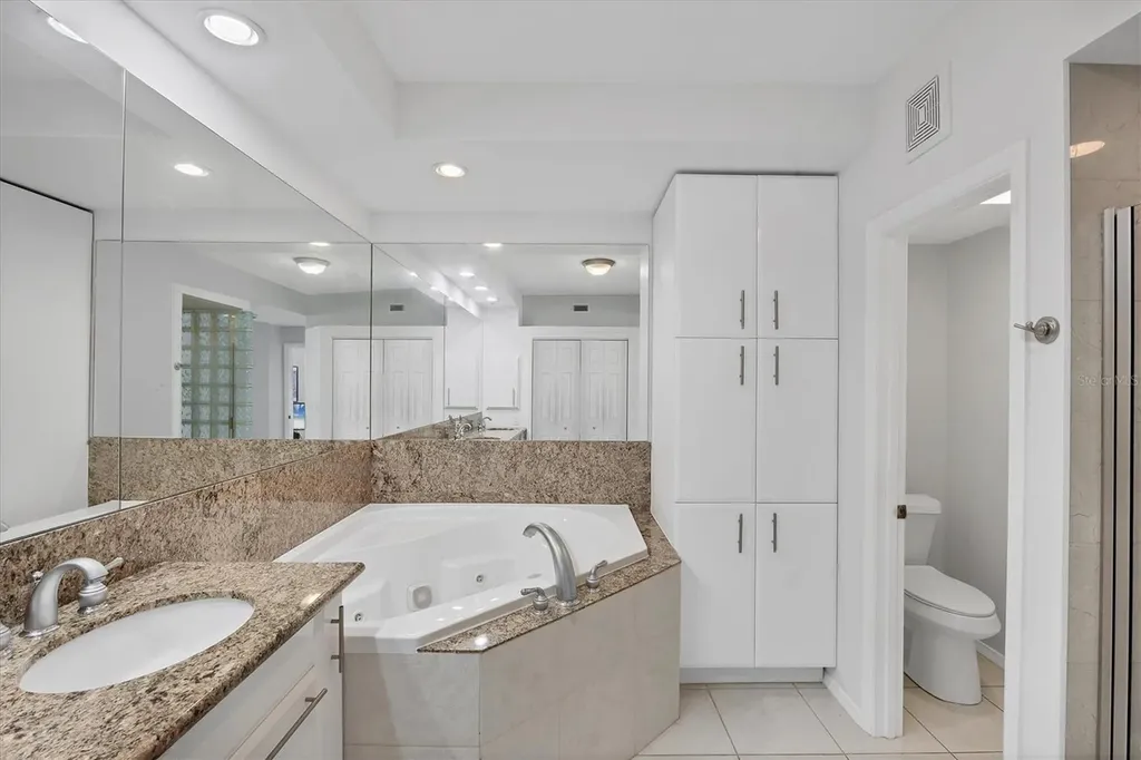 7334 Regina Royale Sarasota FL 34238