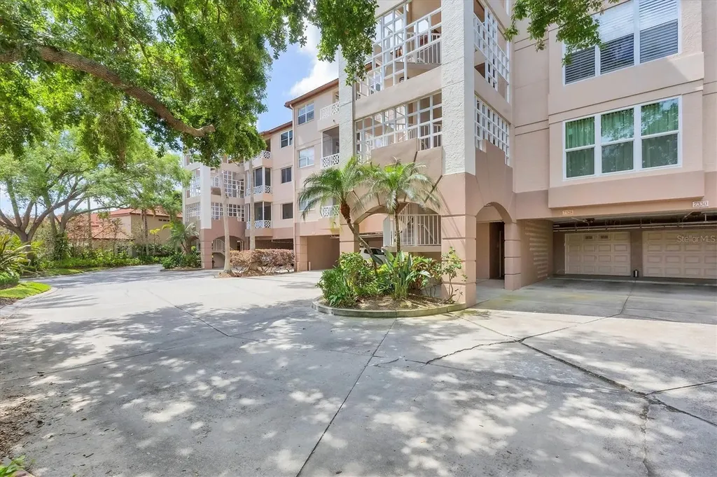 7334 Regina Royale Sarasota FL 34238