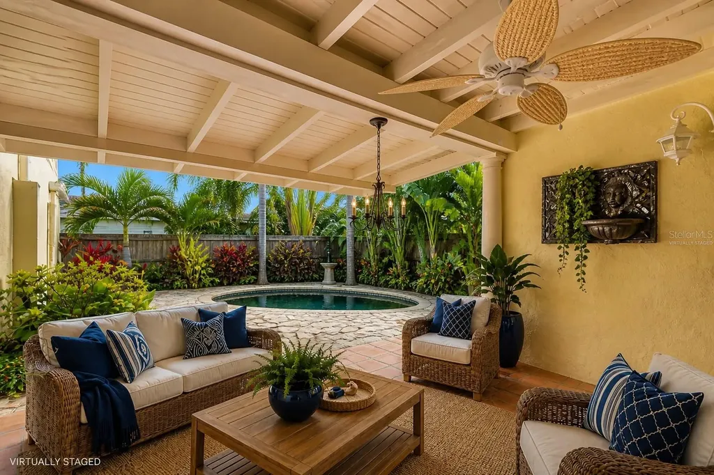 646 16th Avenue NE St Petersburg FL 33704