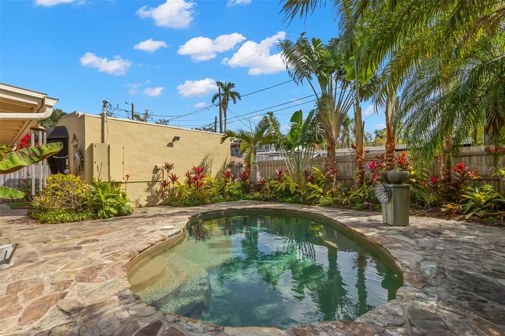 646 16th Avenue NE St Petersburg FL 33704