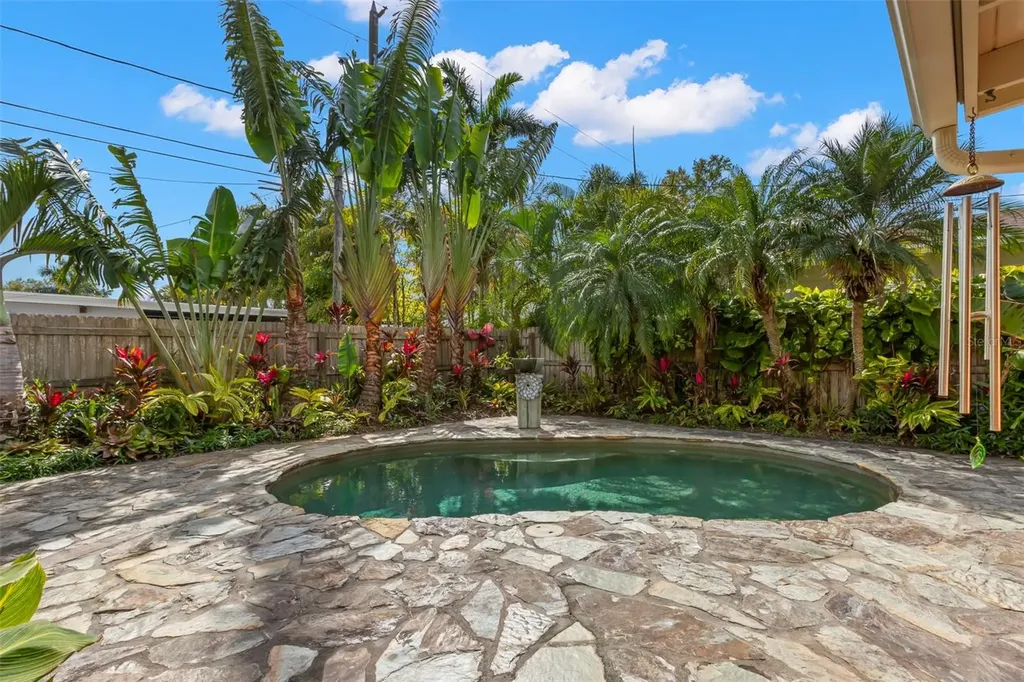 646 16th Avenue NE St Petersburg FL 33704