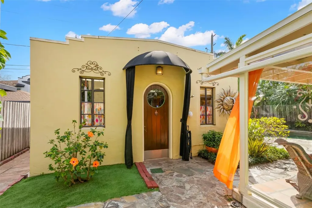 646 16th Avenue NE St Petersburg FL 33704