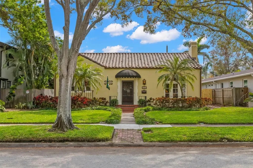 646 16th Avenue NE St Petersburg FL 33704