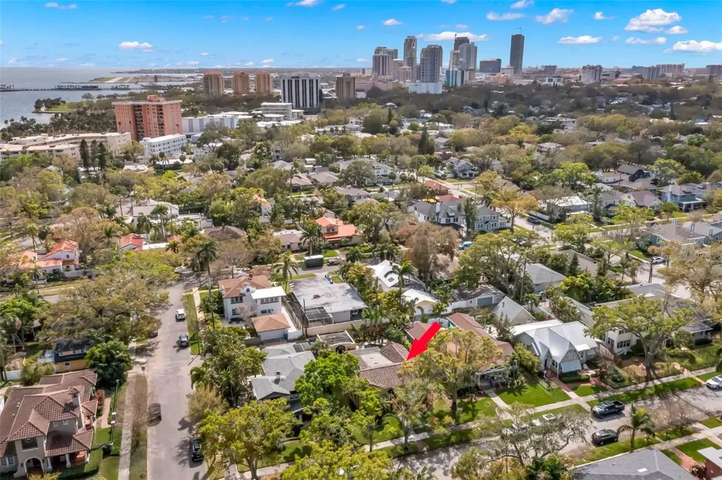 646 16th Avenue NE St Petersburg FL 33704