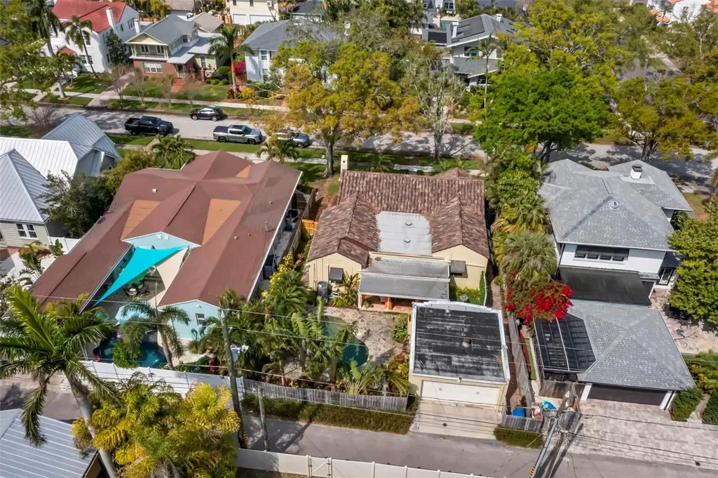 646 16th Avenue NE St Petersburg FL 33704