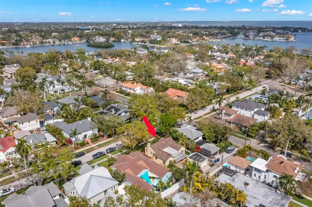 646 16th Avenue NE St Petersburg FL 33704