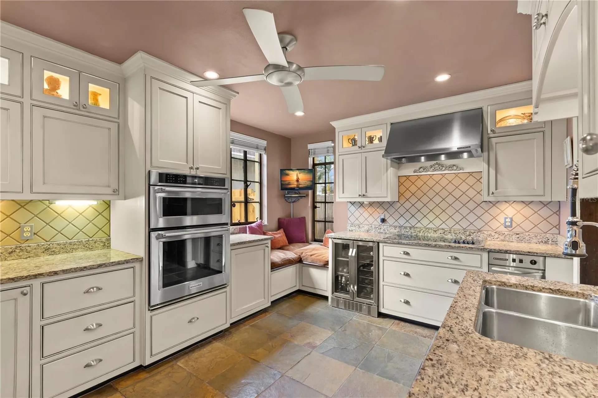 646 16th Avenue NE St Petersburg FL 33704