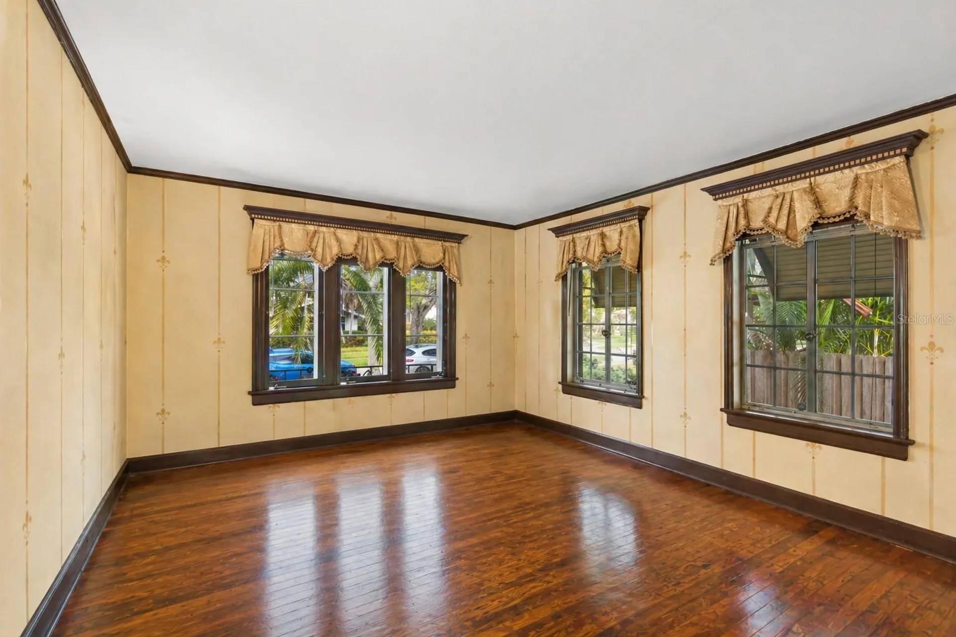 646 16th Avenue NE St Petersburg FL 33704