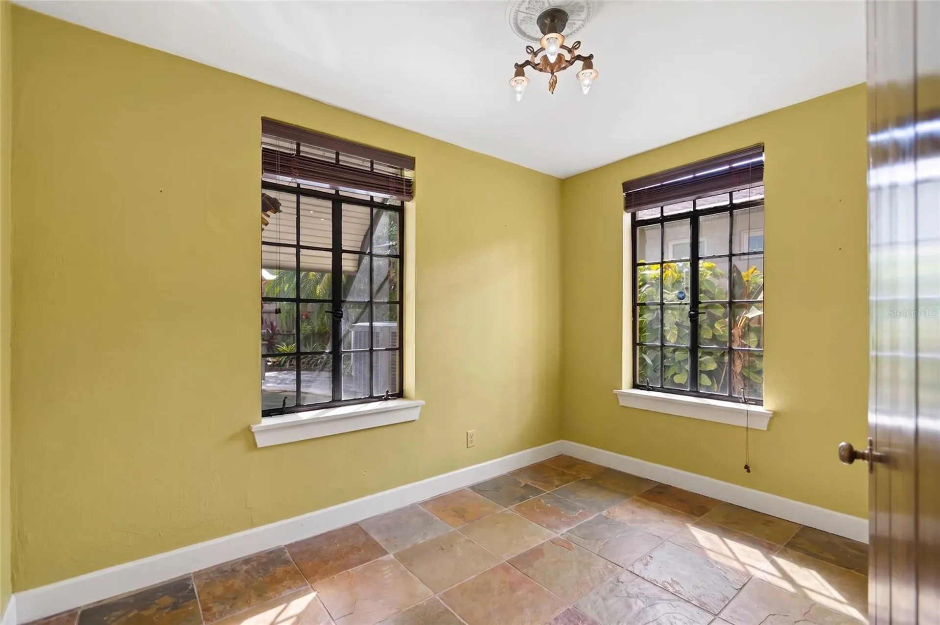 646 16th Avenue NE St Petersburg FL 33704