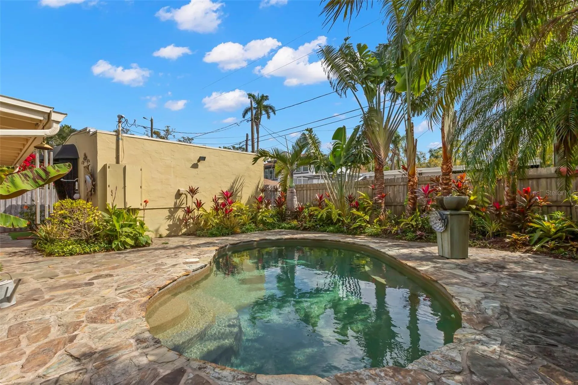 646 16th Avenue NE St Petersburg FL 33704