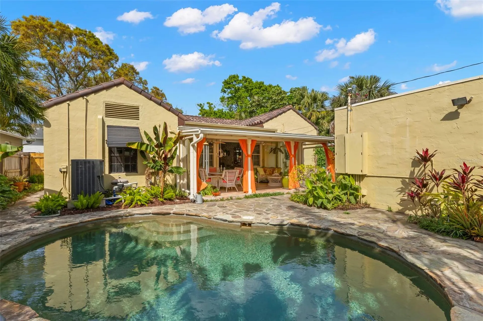 646 16th Avenue NE St Petersburg FL 33704