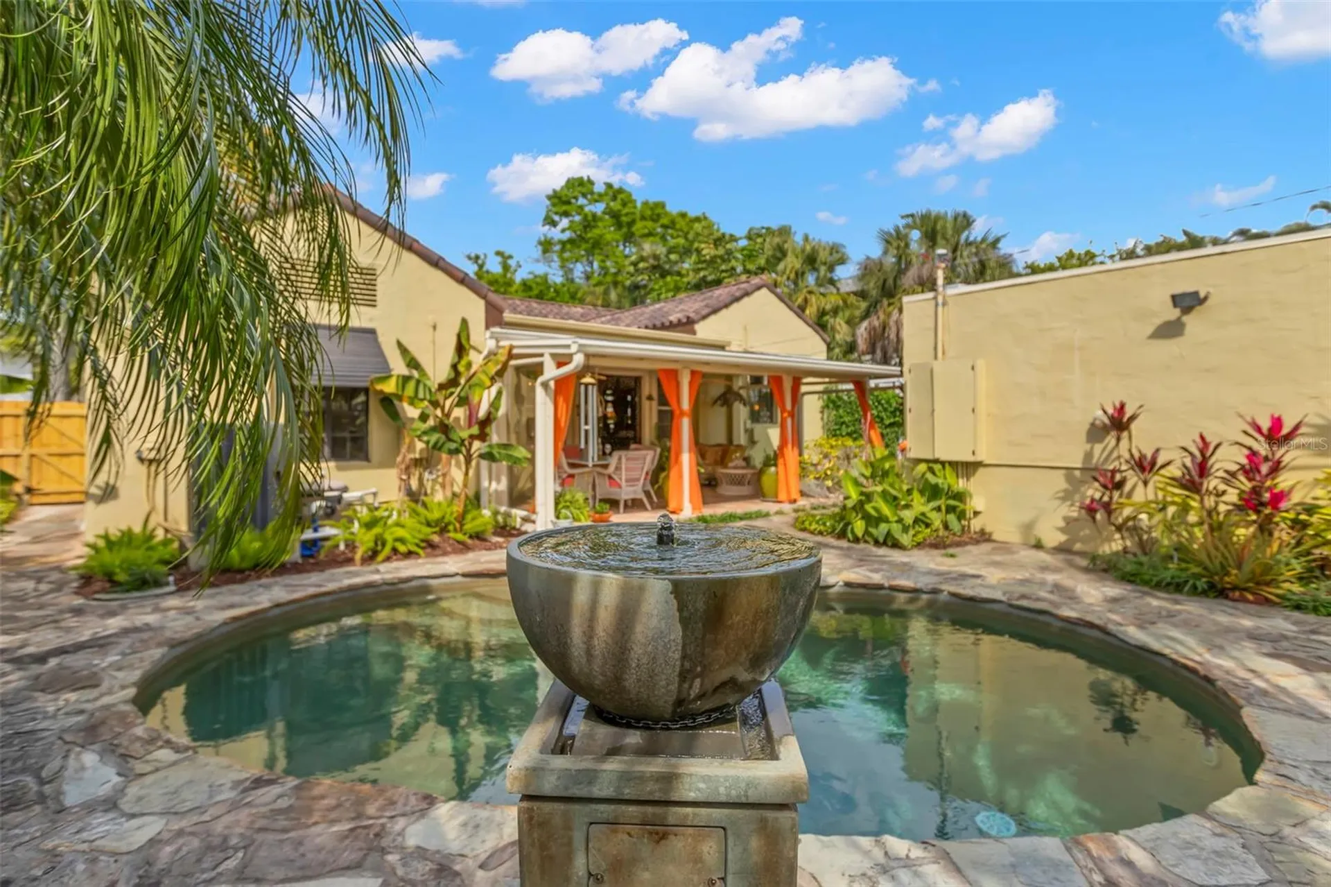 646 16th Avenue NE St Petersburg FL 33704