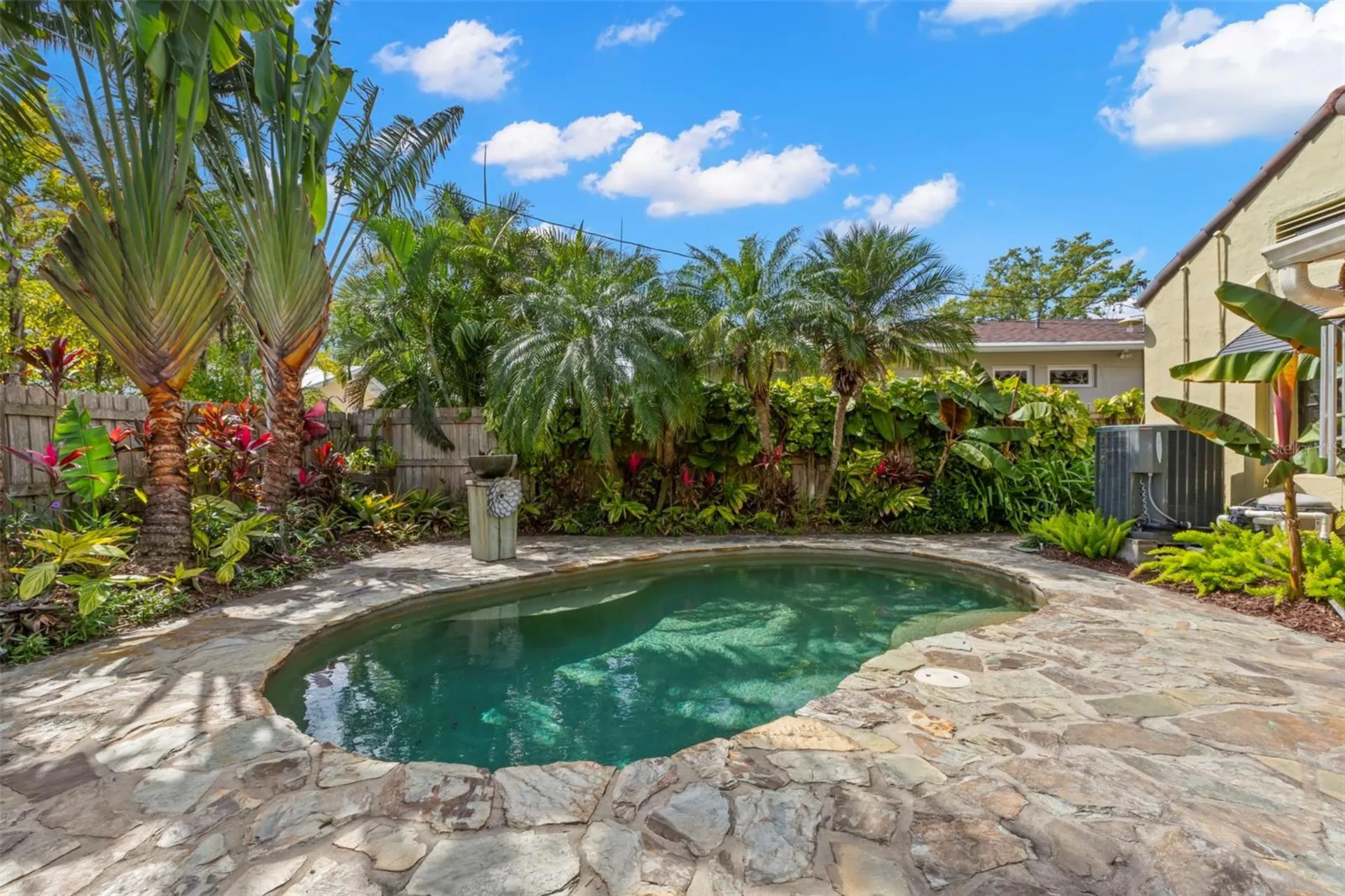 646 16th Avenue NE St Petersburg FL 33704