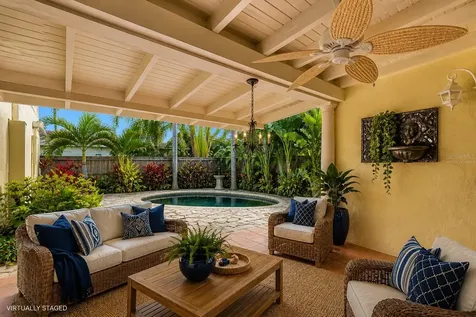 646 16th Avenue NE St Petersburg FL 33704