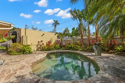 646 16th Avenue NE St Petersburg FL 33704