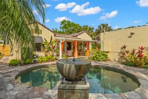 646 16th Avenue NE St Petersburg FL 33704