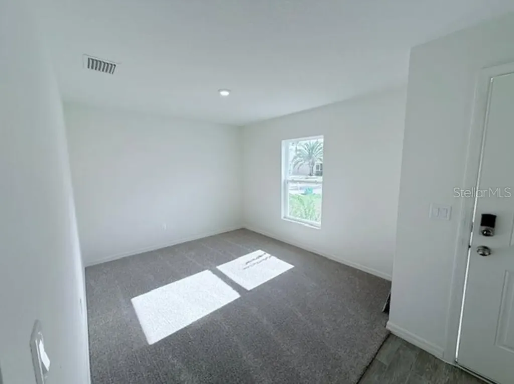 25 Round Thorn Drive Palm Coast FL 32164