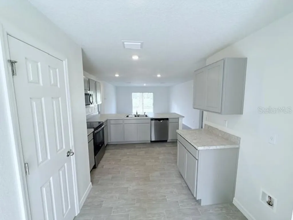 25 Round Thorn Drive Palm Coast FL 32164