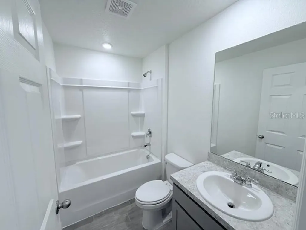 25 Round Thorn Drive Palm Coast FL 32164
