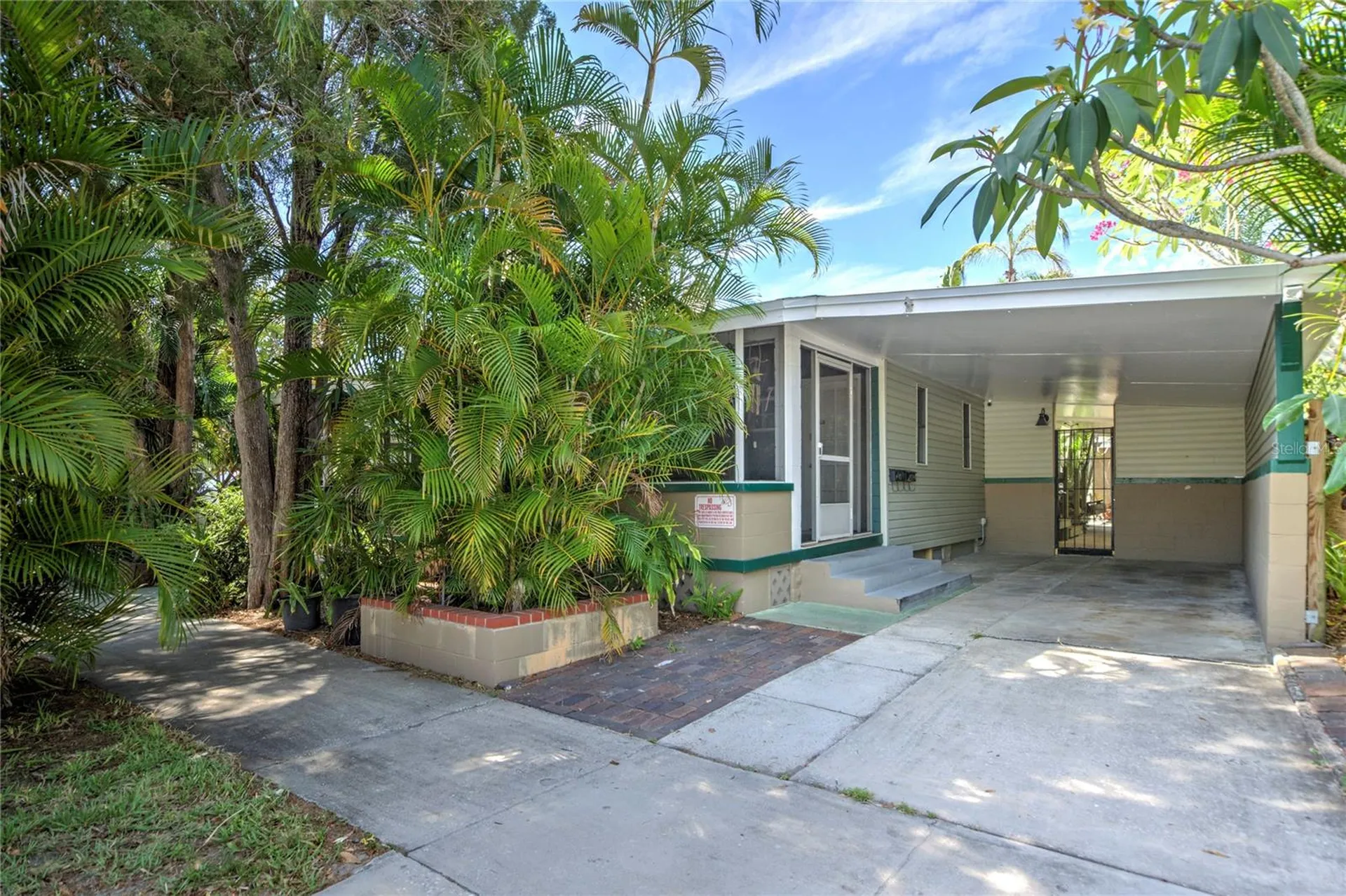 921 24th Avenue N St Petersburg FL 33704