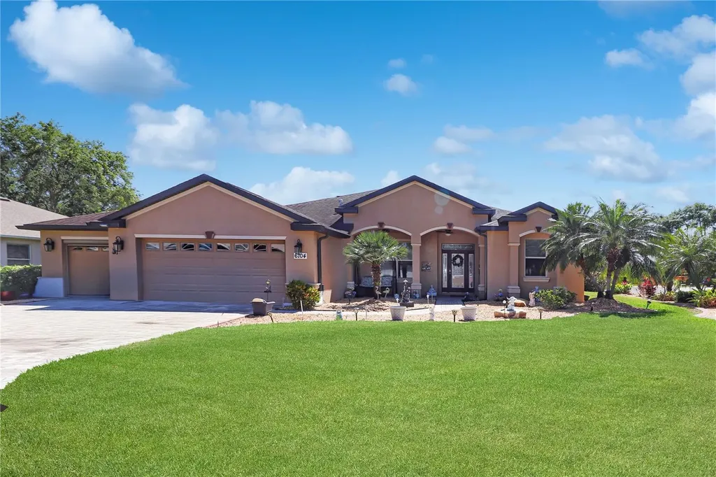 6104 Hunters Ridge Avenue Leesburg FL 34748