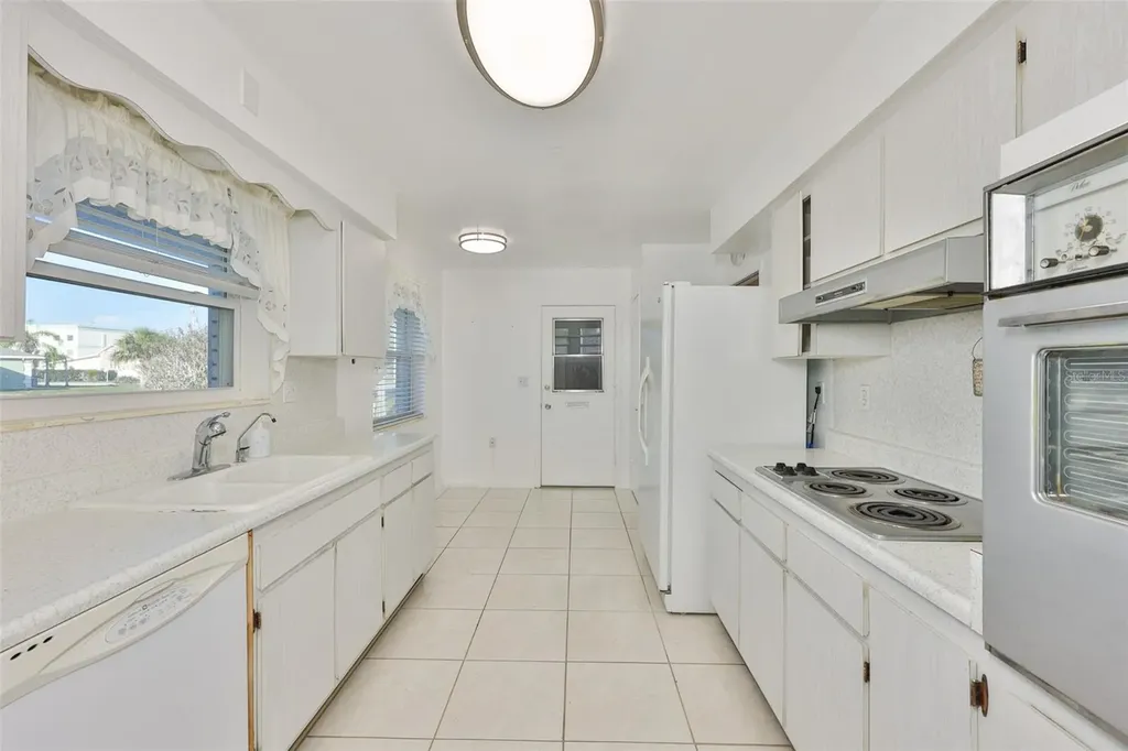 1809 Haverford Avenue Sun City Center FL 33573