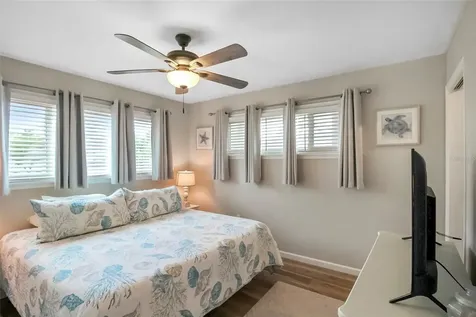 5824 Wildwood Avenue Sarasota FL 34231
