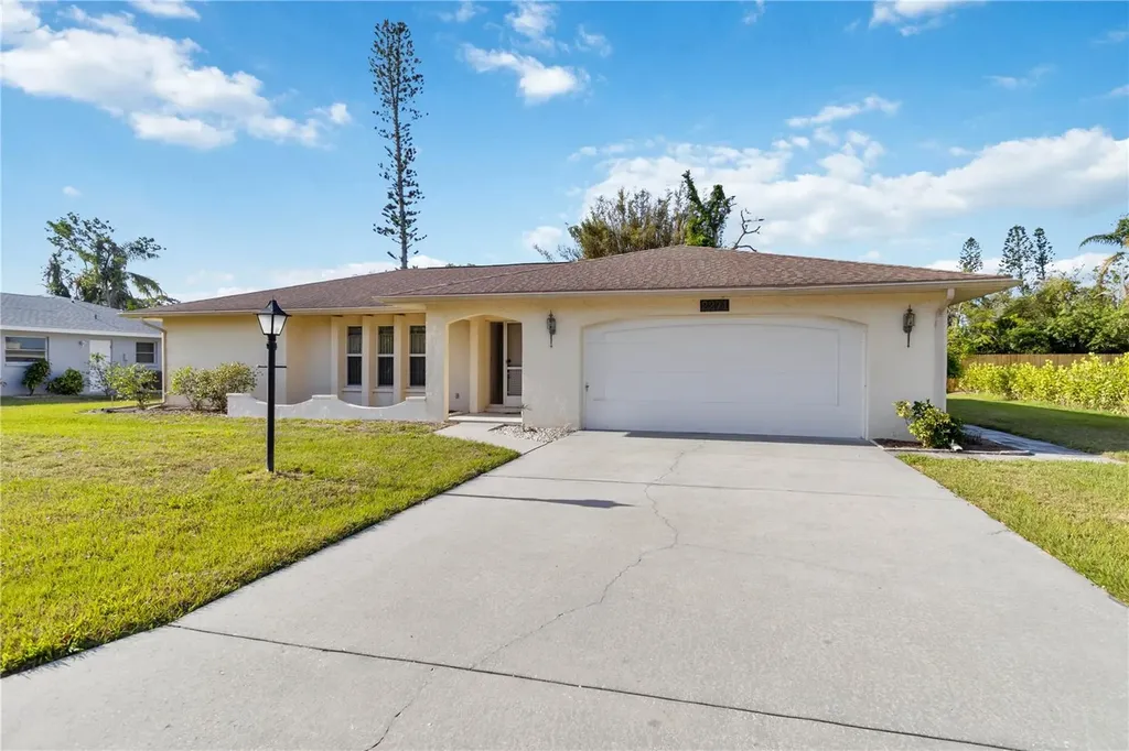 2271 Pine View Circle Sarasota FL 34231