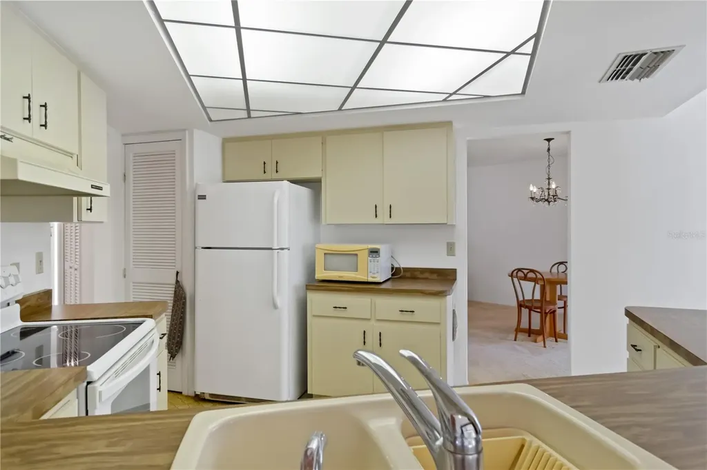 2271 Pine View Circle Sarasota FL 34231
