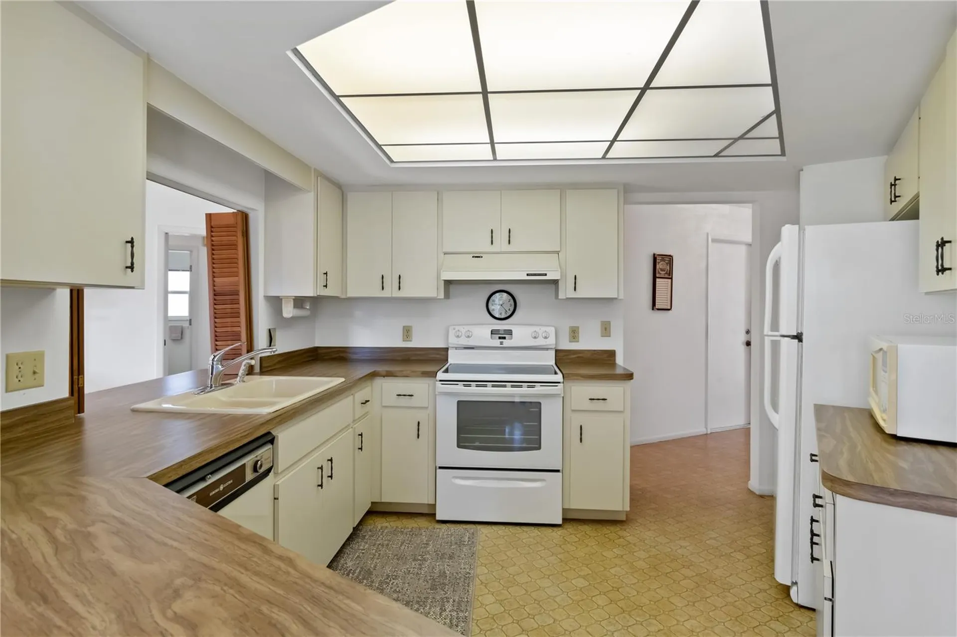 2271 Pine View Circle Sarasota FL 34231