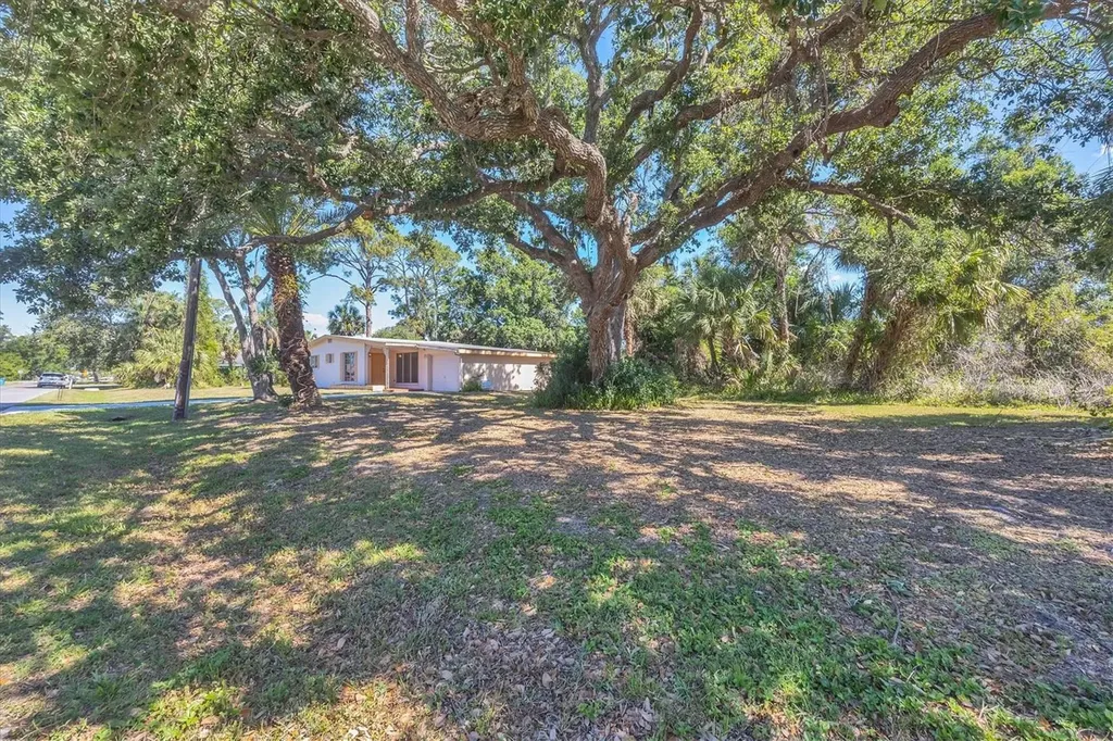2538 Lakeshore Circle Port Charlotte FL 33952